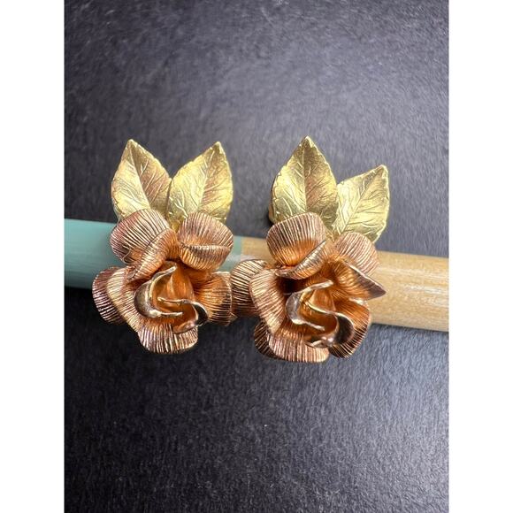 Vintage Krementz Rose and yellow gold tone Flower Leaf Screw Back Earrings - Picture 2 of 16